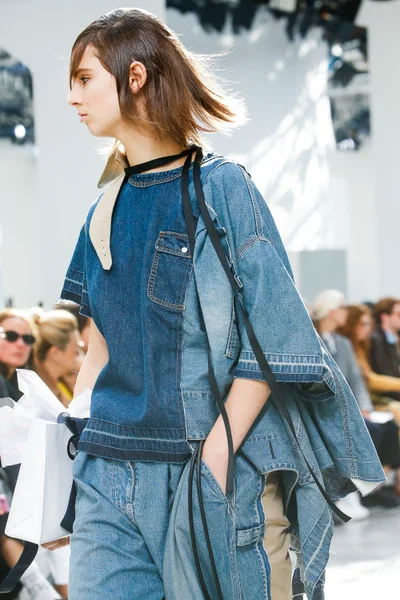 Look 32